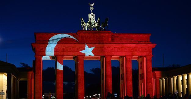 Berlin’s iconic Brandenburg Gate illuminated in colors of Turkish flag after Istanbul attack