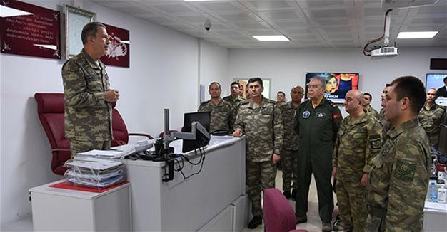 Top soldier visits Syrian border, İncirlik Air Base