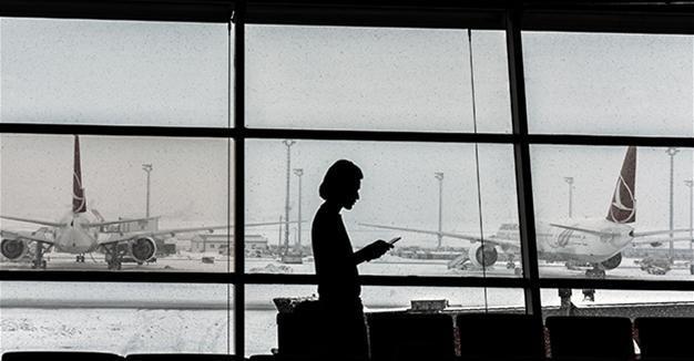 Flights, ferry lines canceled as Istanbul struggles amid heavy snowfall