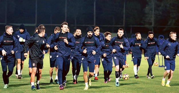 Turkish league leader Başakşehir rejects title talk as second half begins