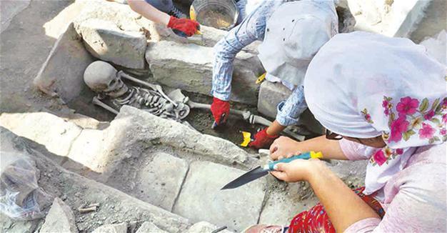 Byzantine tombs unearthed in marble city