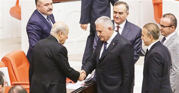 AKP in referendum effort ahead of final charter round in parliament