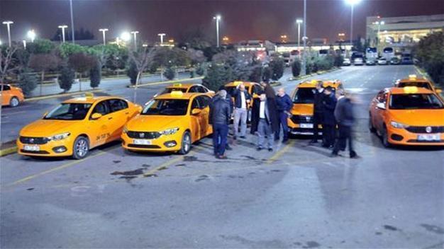 Taxi drivers in Istanbul’s Atatürk Airport furious over fare rises