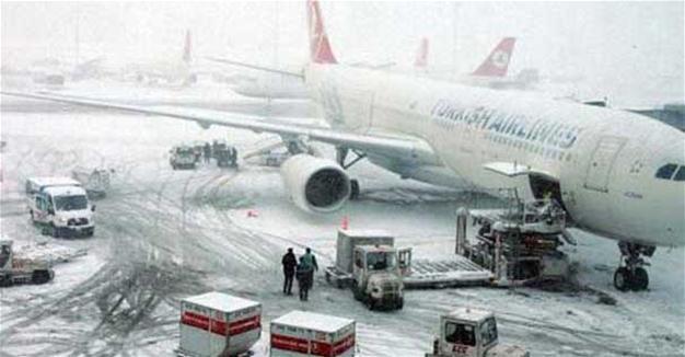 Snowfall, cold snap delays air and sea travel in Istanbul