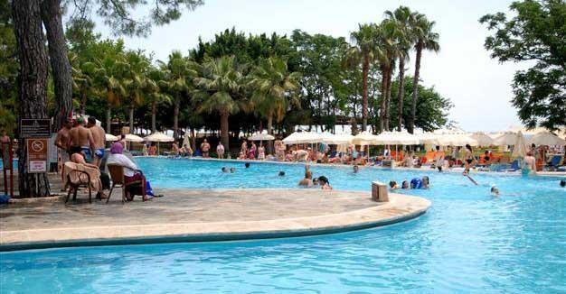 Room occupancy rates halved in Turkish hotels: Report