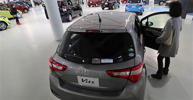 Toyota loses top-selling automaker crown in 2016