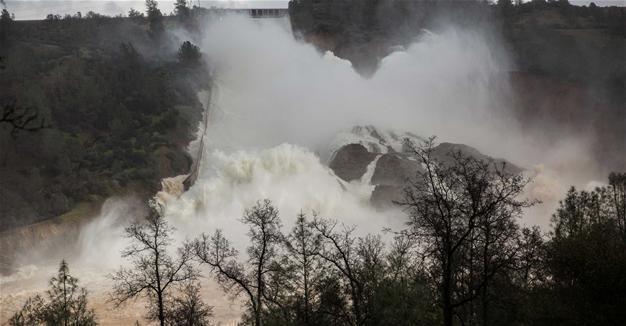 Mass evacuation as rains strain tallest US dam