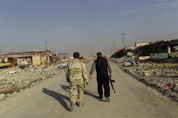 Heavy fighting as ISIL attacks Iraqi forces in Mosul