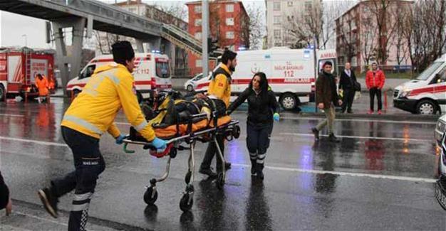 Minibus crashes into metrobus, injures seven people in Istanbul