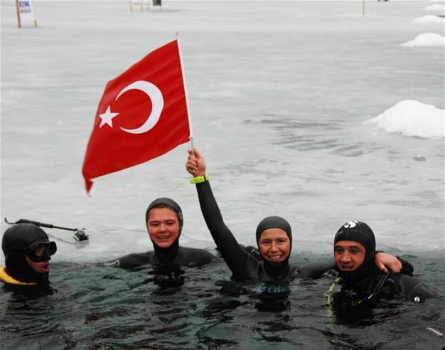 Turkish free diver breaks world record