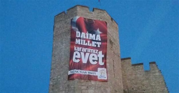Aid organization hangs ‘Yes’ banner for referendum on historic city walls in Istanbul despite ban