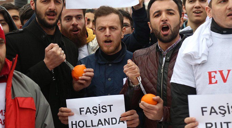 AKP youth wing protests Netherlands by squeezing oranges in Turkey’s Kocaeli