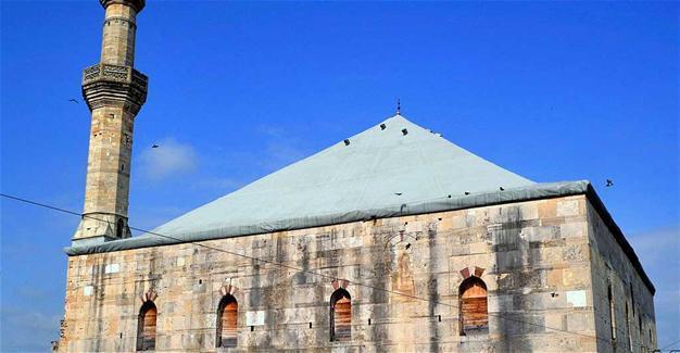 Fire damages historic Ottoman mosque in Greece