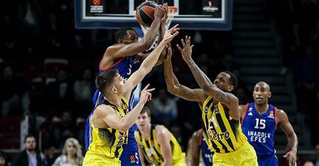 Efes cruises to Turkish Airlines Euroleague playoffs with win over Fenerbahçe