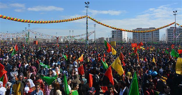 Hundreds of thousands mark Nevruz in Turkey’s southeast