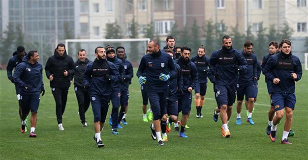Surprise package Başakşehir out to continue chase of Turkish Super League leader