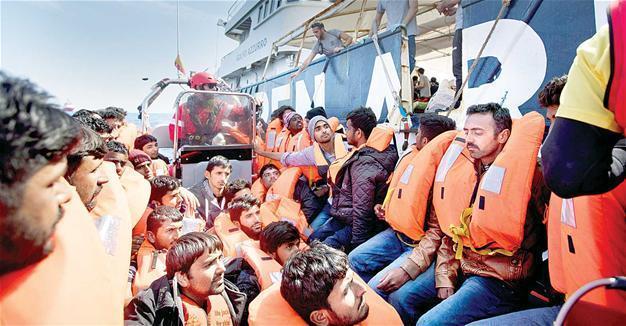 One migrant found dead as 1,350 rescued in Mediterranean