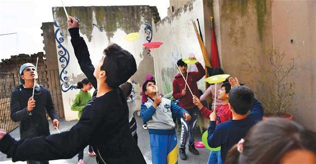 Circus arts help Syrian children make new life