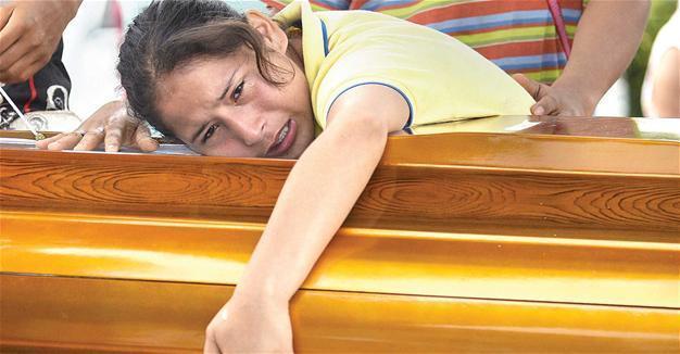 Flood-stricken city in Colombia mourns as death toll climbs