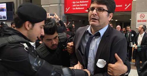 Police crack down on lawyers’ sit-in for arrested daily Cumhuriyet colleagues at Istanbul courthouse