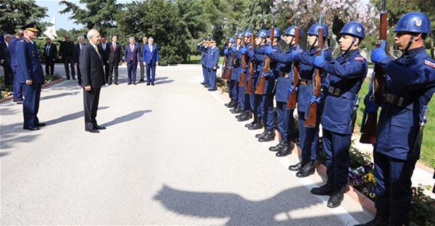 Turkish military says it is investigating military greeting for main opposition CHP leader at air base