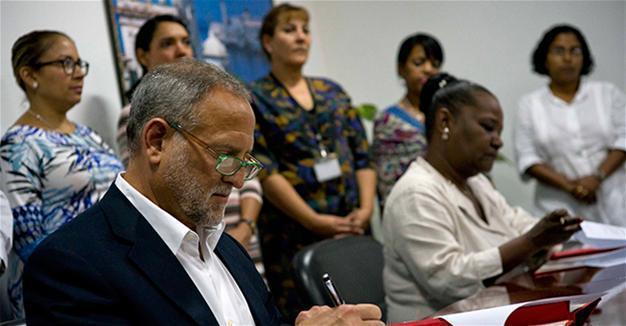 Cuba signs first exports to US in half a century