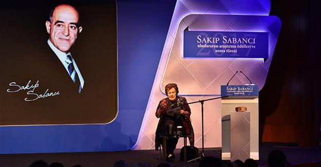 Leading academic Abadan-Unat receives top Sabancı award for studies on Turkish migration