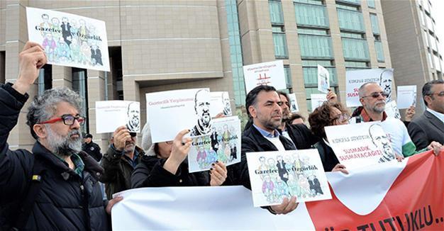 Court acquits all 13 suspects in Turkey’s controversial OdaTV case