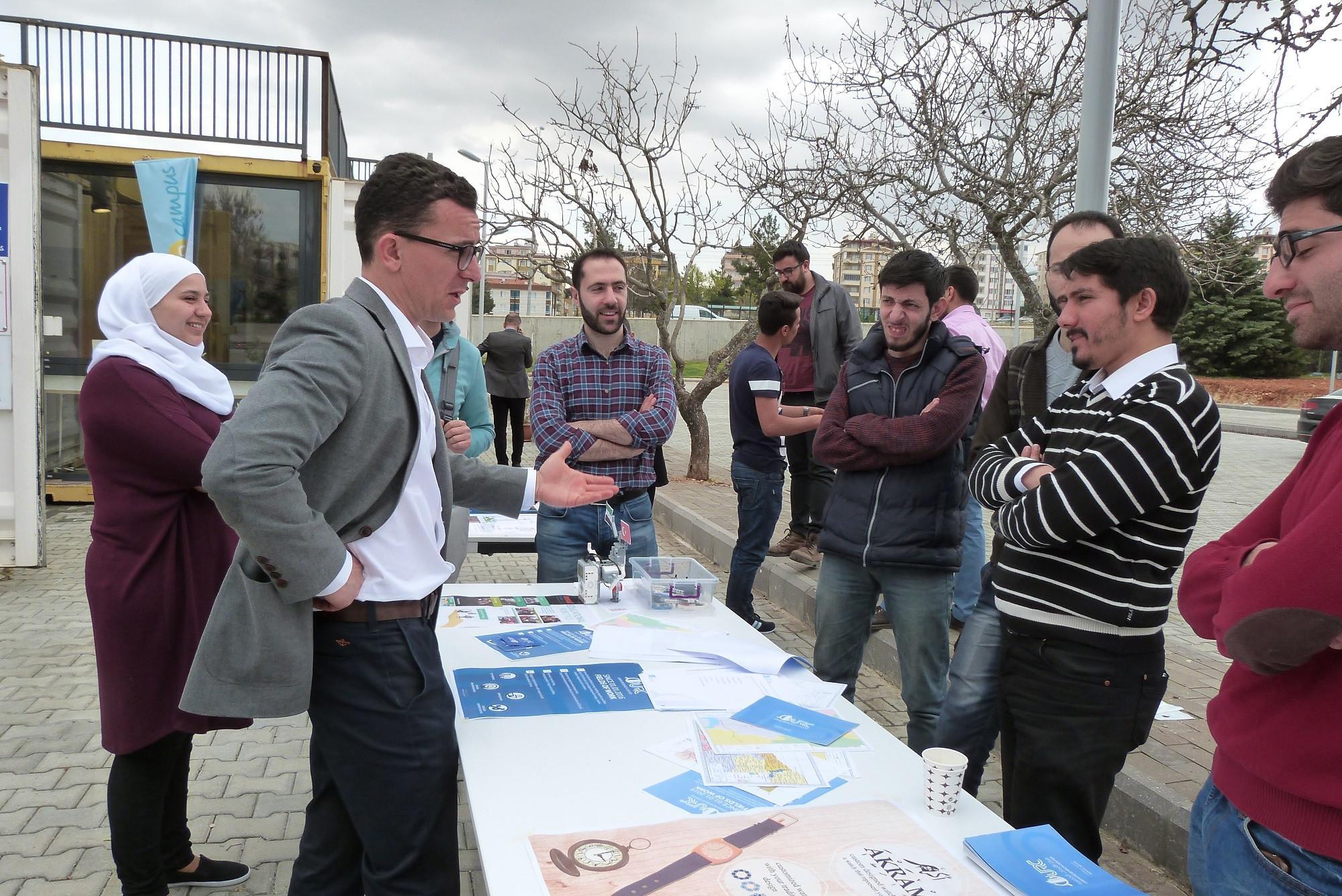 Young Syrian entrepreneurs turn their plight into creative projects