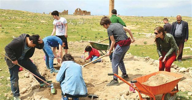 Harran welcomes volunteer archaeologists