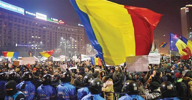 Romanians rally in biggest anti-corruption protest in decades