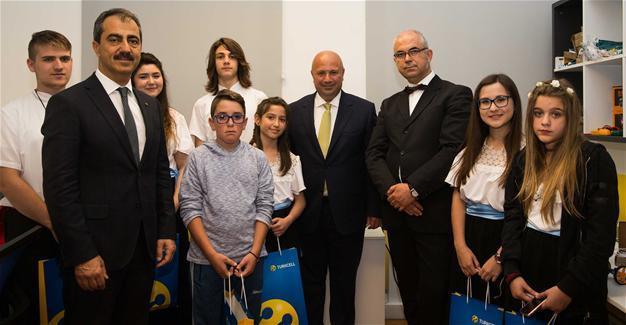 Telecom firm gives hand to Greek school in Gökçeada