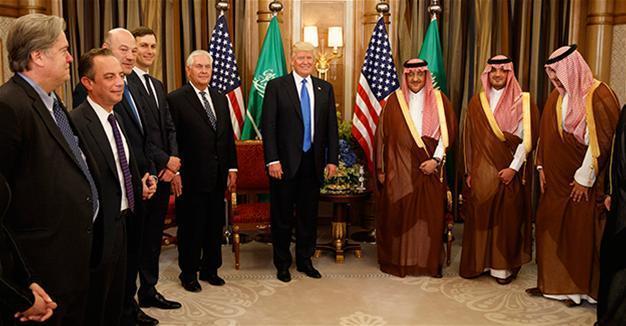 Saudis welcome Trump with gold medal, receive $110-bln arms package