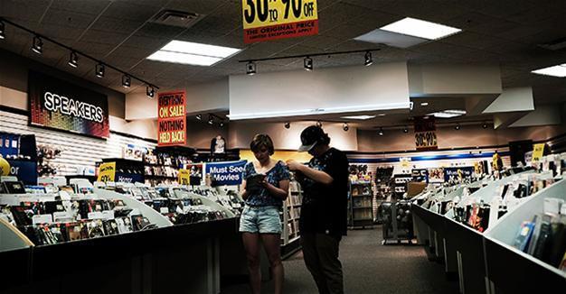 Fed says 30 pct of US adults face financial strain