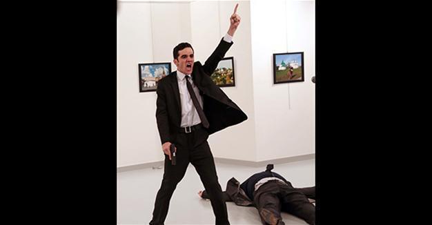 Russia outraged by award for photo of Turkey ambassador killing