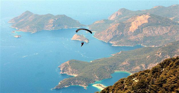 Russian tourist dies in parachute accident in Turkey’s Fethiye