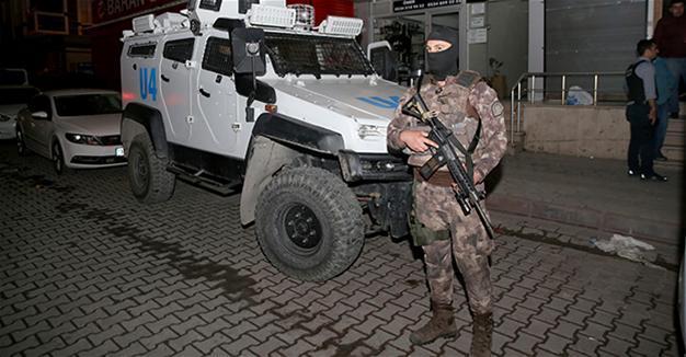 One killed in brawl between locals and Afghan, Syrian migrants in Istanbul