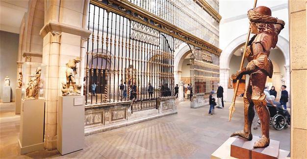 Metropolitan Museum works to rebound from money woes