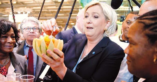 Marine Le Pen loses EU parliament immunity over tweets