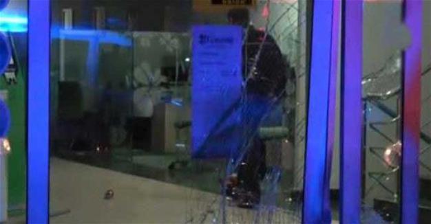 Man rams car into bank in Turkey’s south, says he is ‘against monetary system’