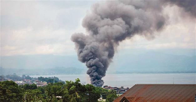 Long battle feared as militants hold on in Philippine city