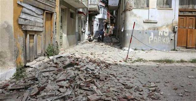 Greek island picks up the pieces after 6.2-magnitude quake