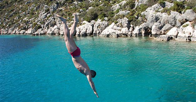 Russian tourist numbers to Turkey skyrocket in February but arrivals from Europe keep falling