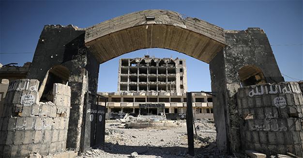 Dozens killed in air strike in ISIL-held town: Observatory