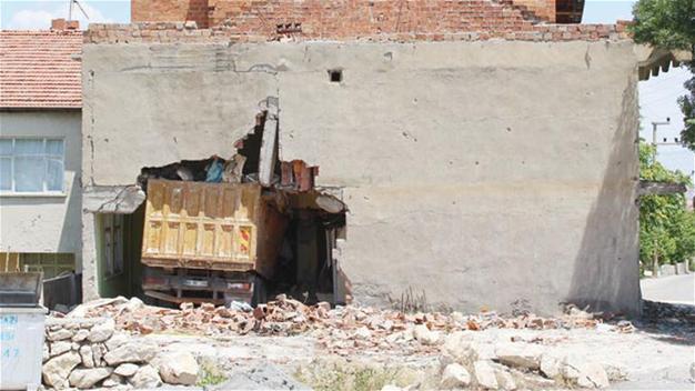 Earth-moving trucks, concrete mixers kill 24 in one year in Istanbul: Report