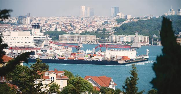 Gov’t to extend waiting time for ships crossing through Turkish straits in bid to make revenue
