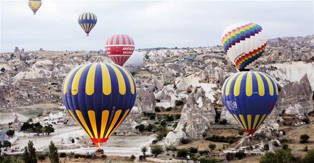 Hot air balloons boost tourism in central Turkey despite accidents