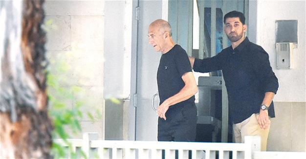 Former Israeli PM Olmert freed from jail on parole