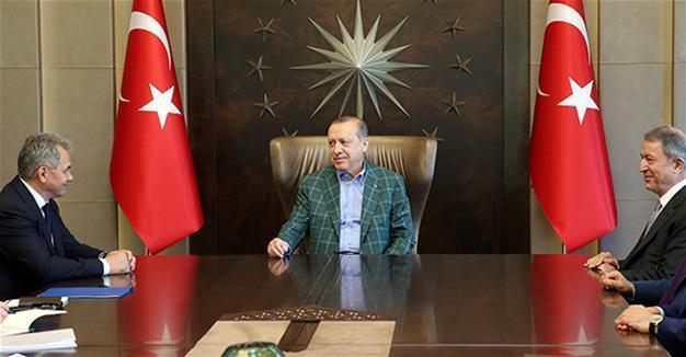 Erdoğan hosts Russia defense chief amid Syria border tensions