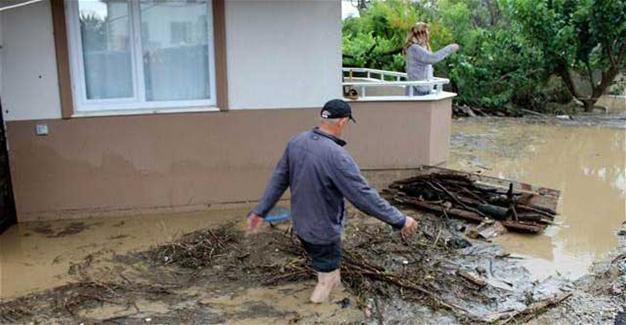 Flood hits houses, greenhouses in Turkey’s Yalova